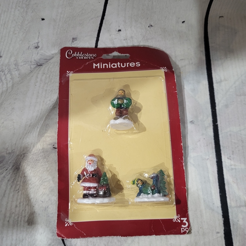 Cobblestone Christmas Miniatures Set